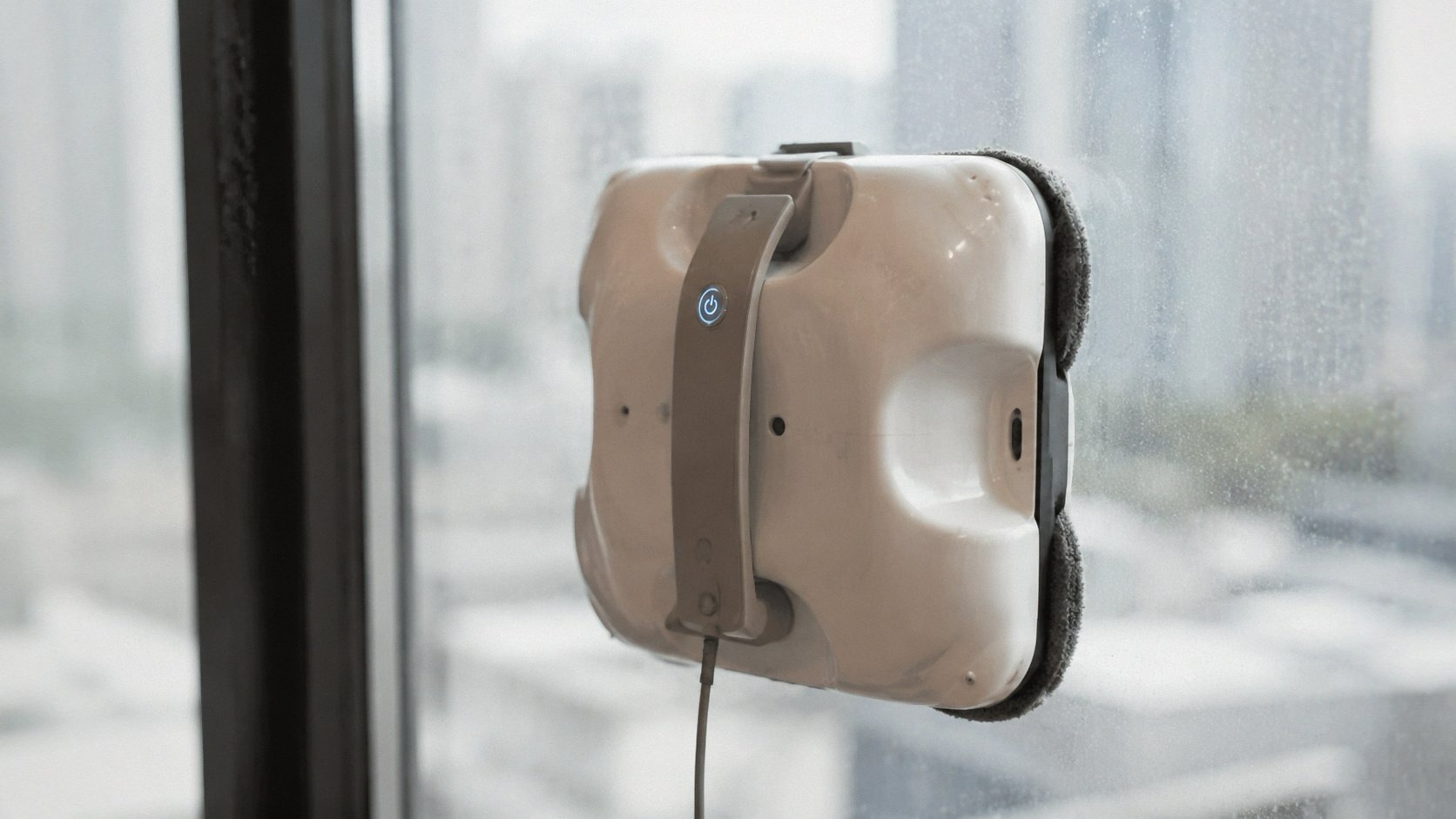 HUTT S7 Window Cleaning Robot